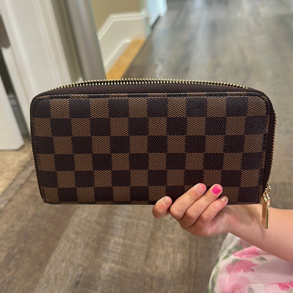 Daisy Rose wallet